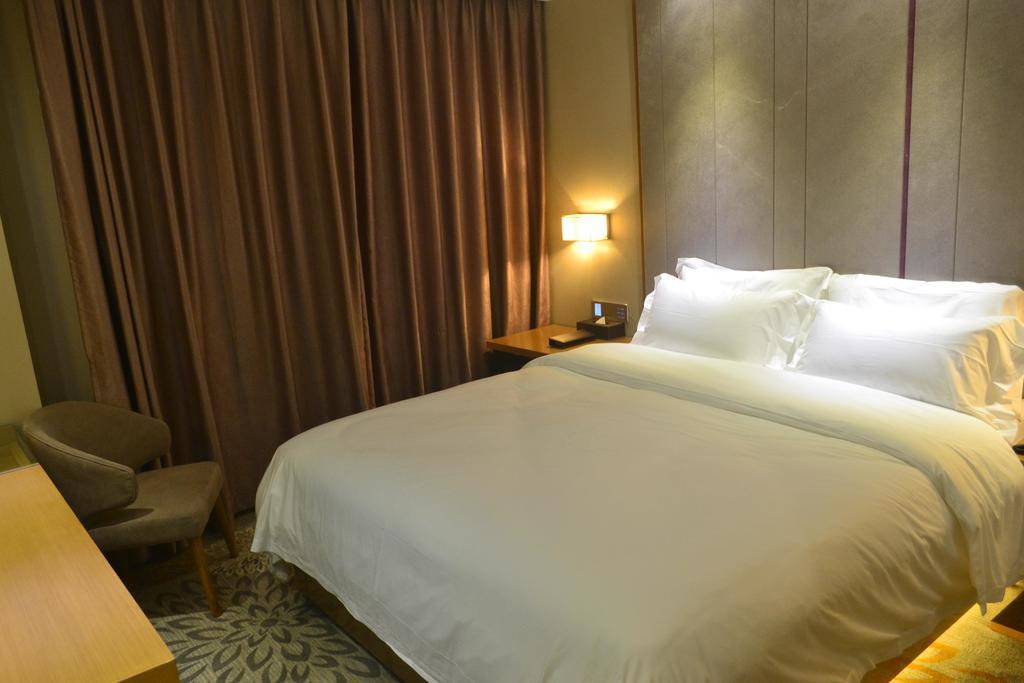Lavande Hotel Zhuhai Gongbei Port Square Cameră foto